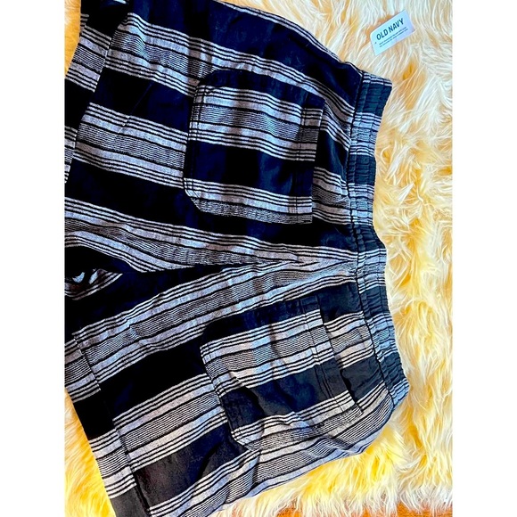 Black and Gray striped shorts, Size M - Picture 8 of 11